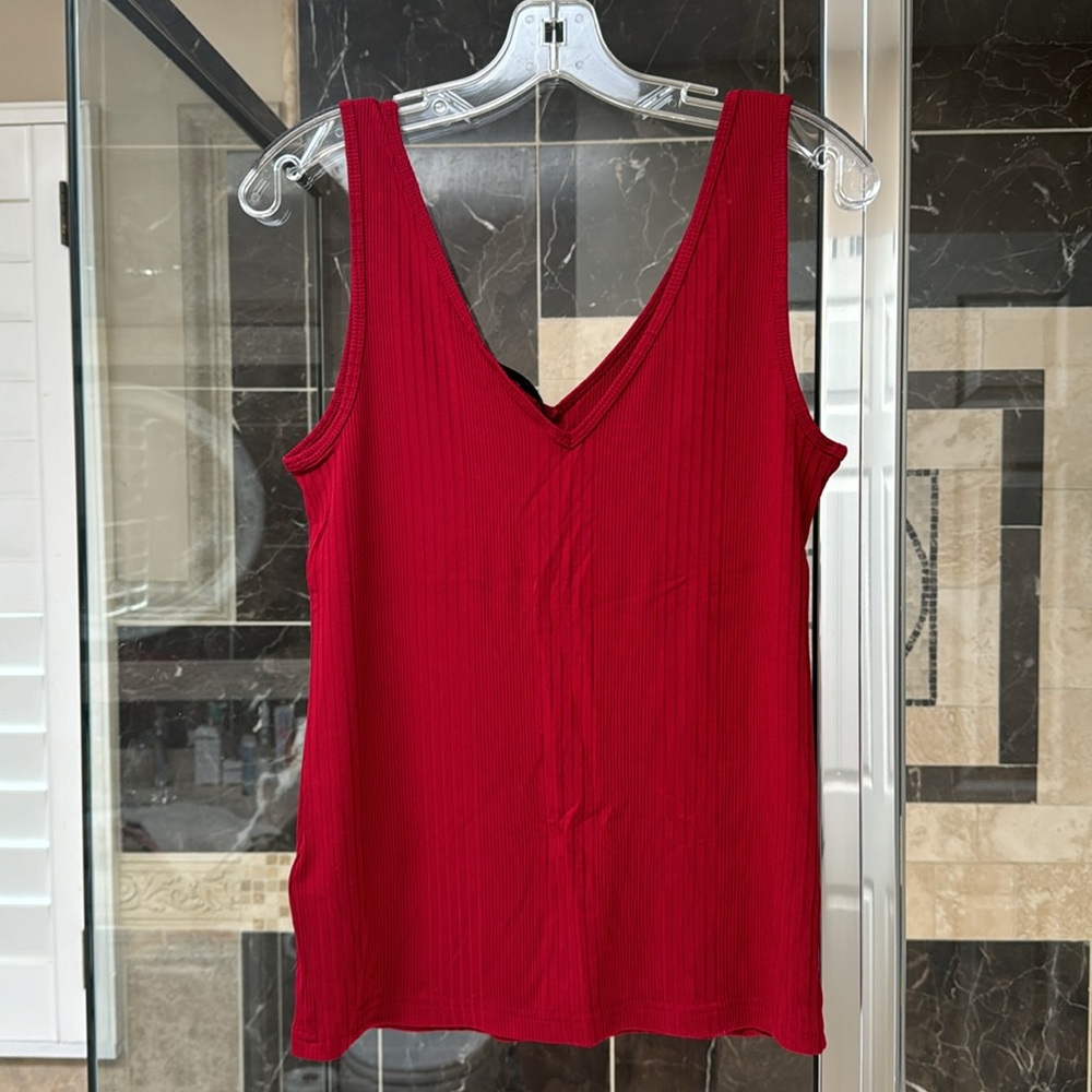 Banana Republic red top, size M, NWT. - Picture 2 of 3